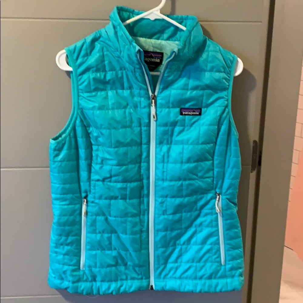 Patagonia women’s down puffy vest size medium